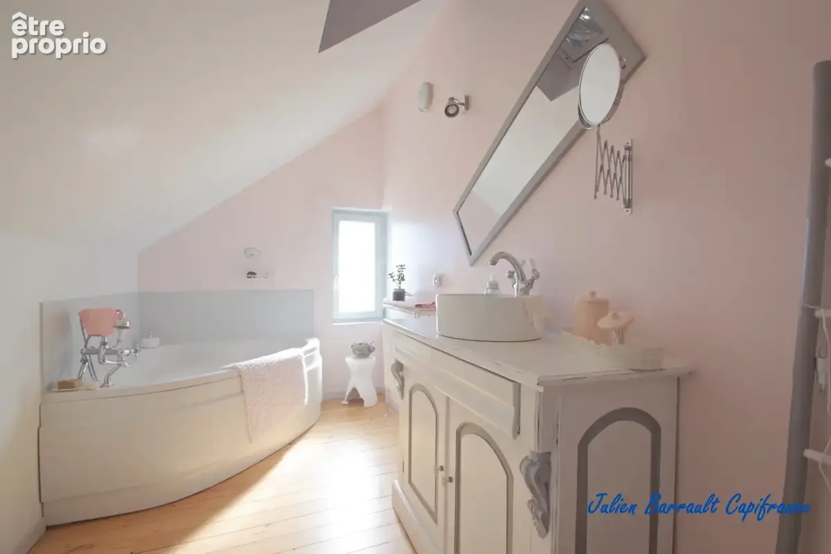 Maison familiale de 148m² avec 5 chambres entièrement rénovée en 2021 sur un terrain clos de 438m² - photo 13