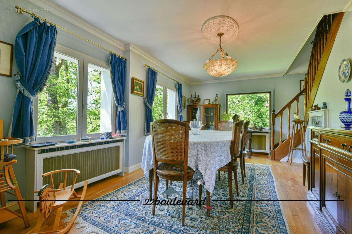 Maison à CONDAT-SUR-VIENNE