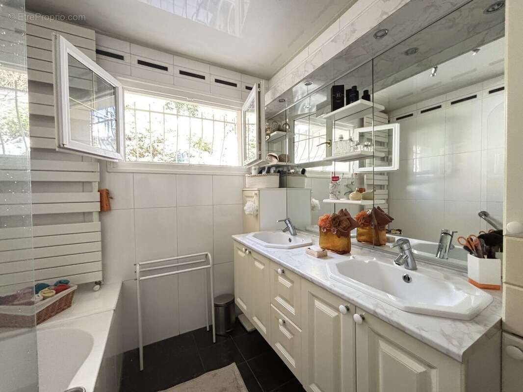 Maison à SAINT-GENEST-LERPT