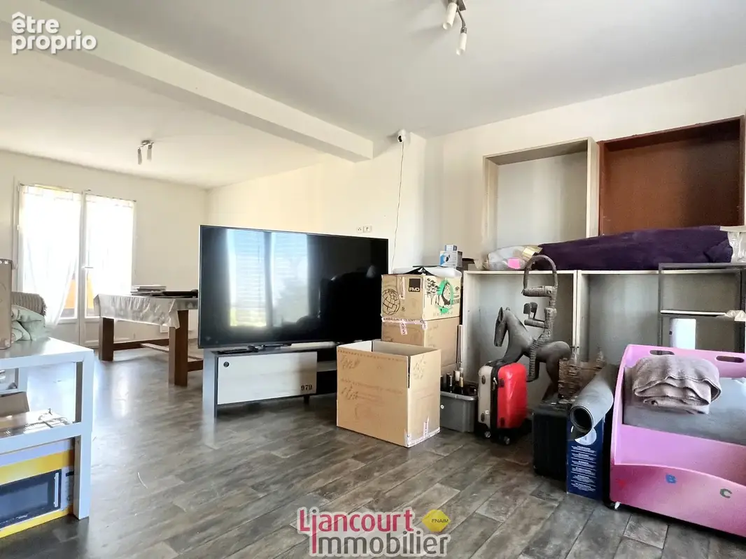 maison récente avec 6 chambres secteur saint just en chausée - photo 3