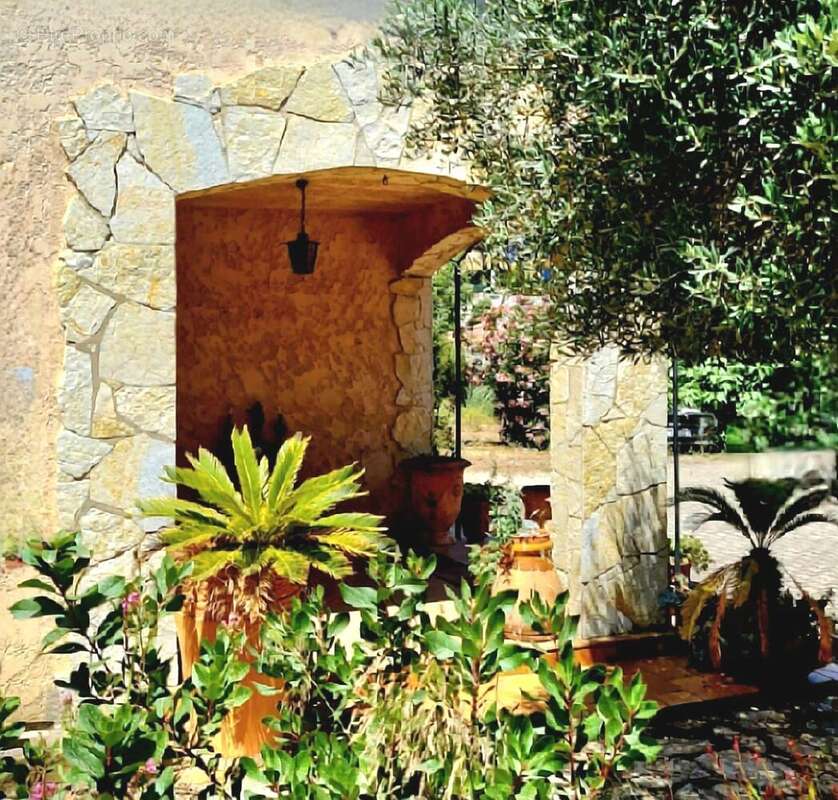 Maison à ENSUES-LA-REDONNE