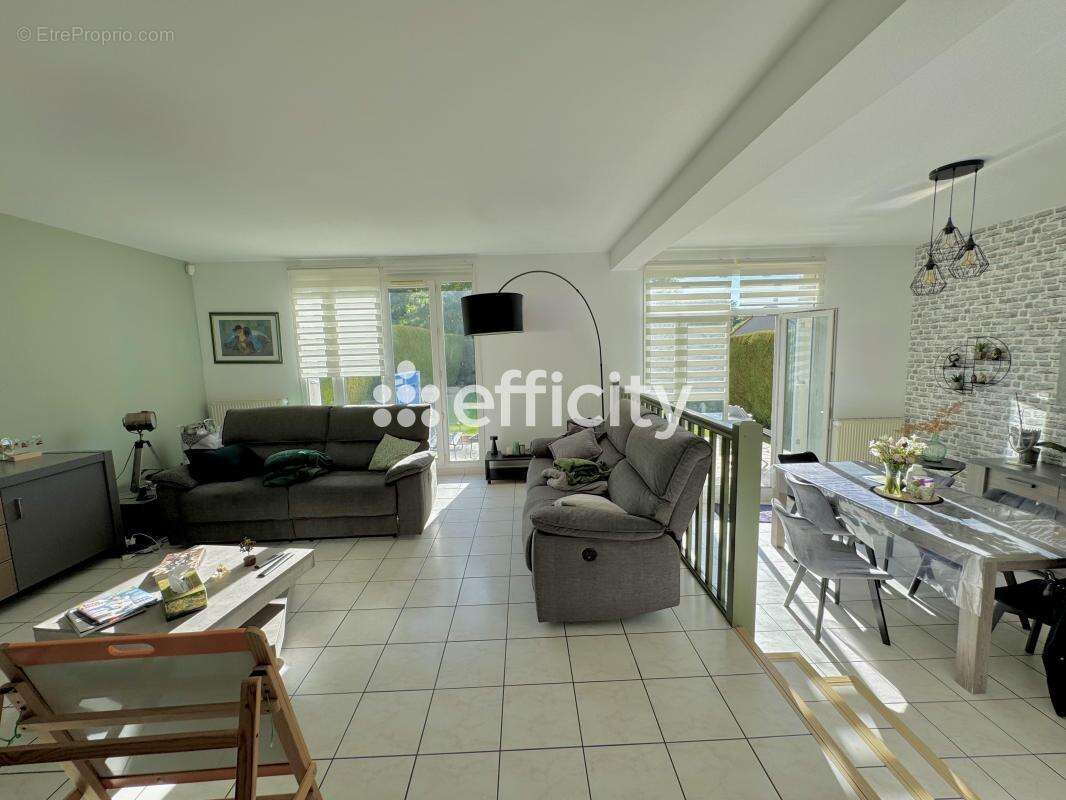 Maison à MAGNY-LE-HONGRE