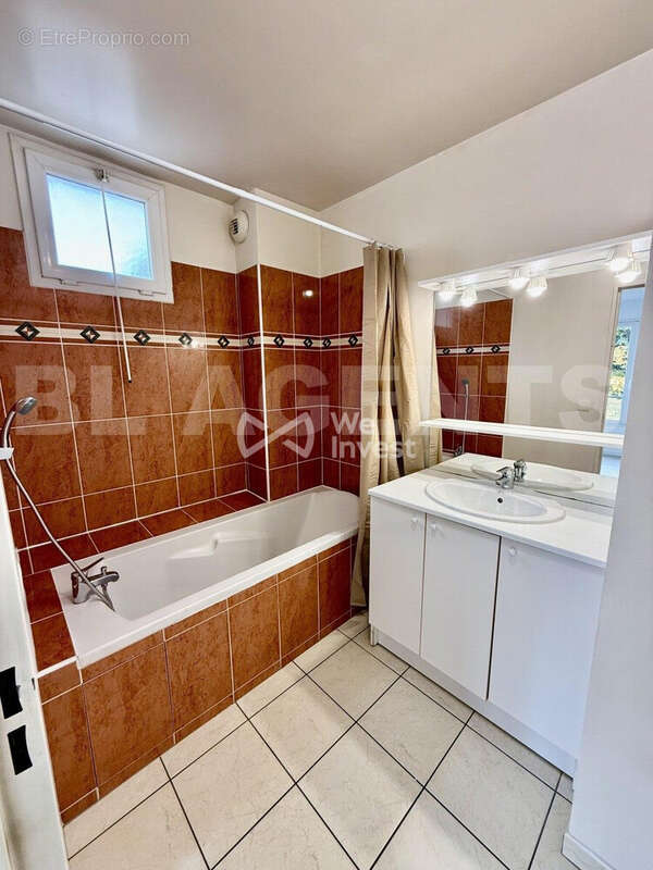 Appartement à VAUJOURS