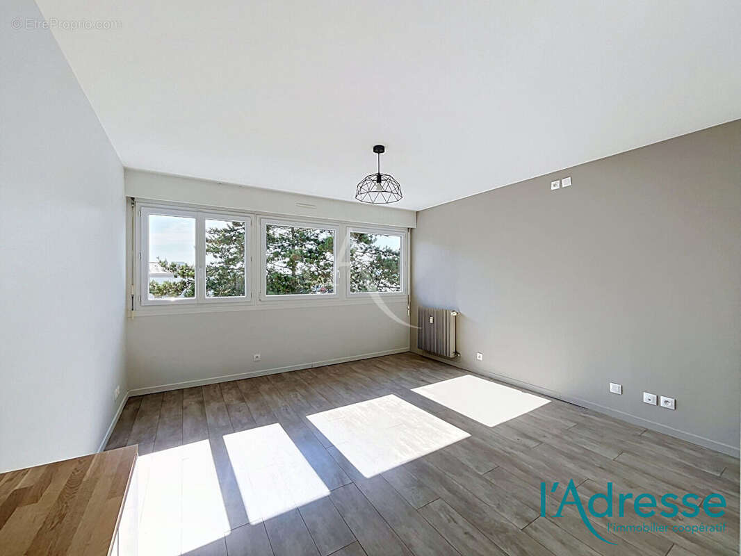 Appartement Laval 4 pièce(s) avec parking et balconnet - photo 4