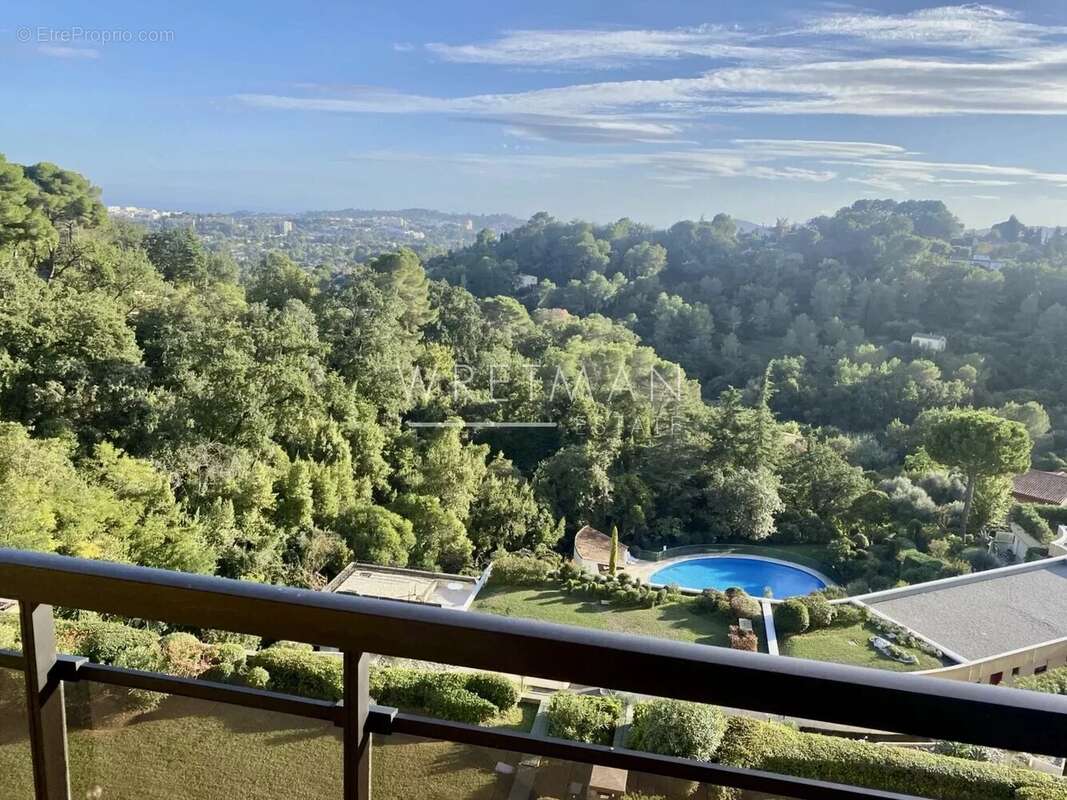 Appartement à MOUGINS