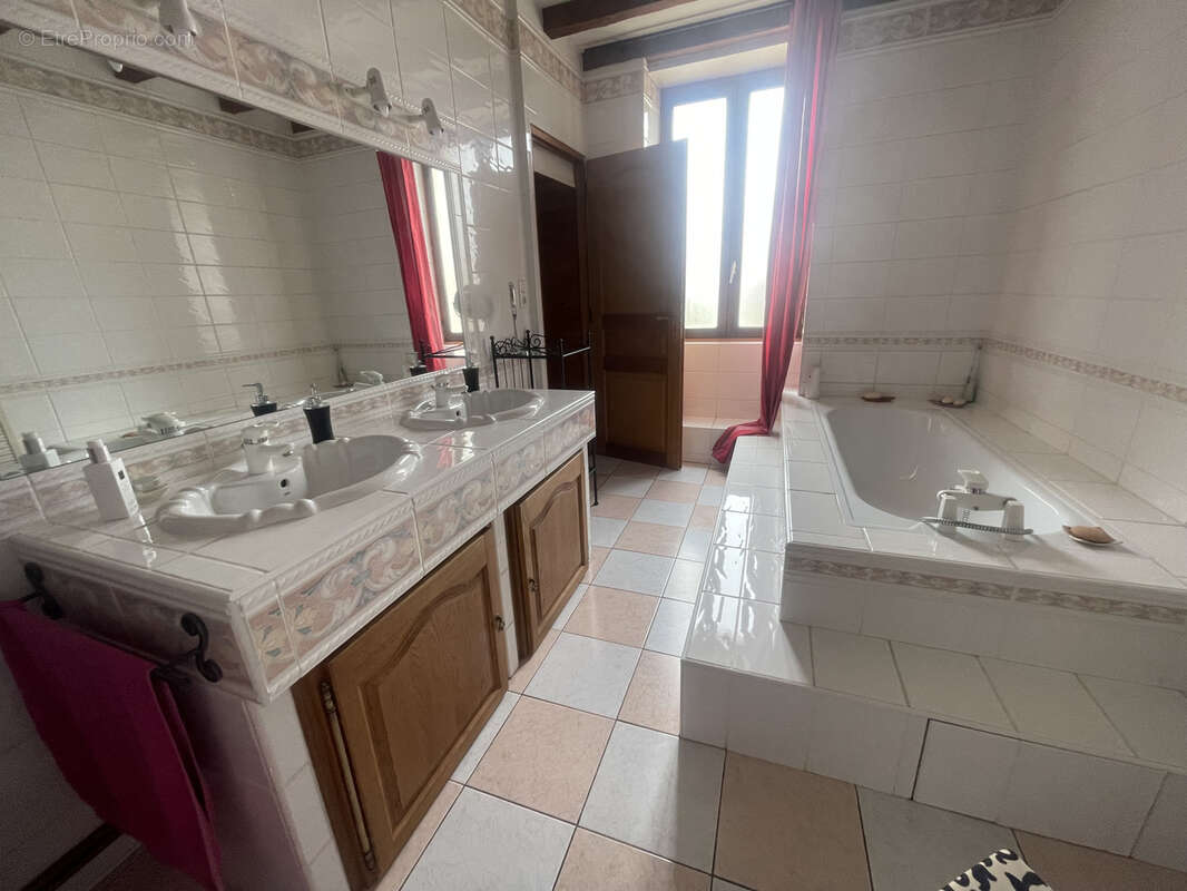 Maison à SAVIGNY-LE-SEC