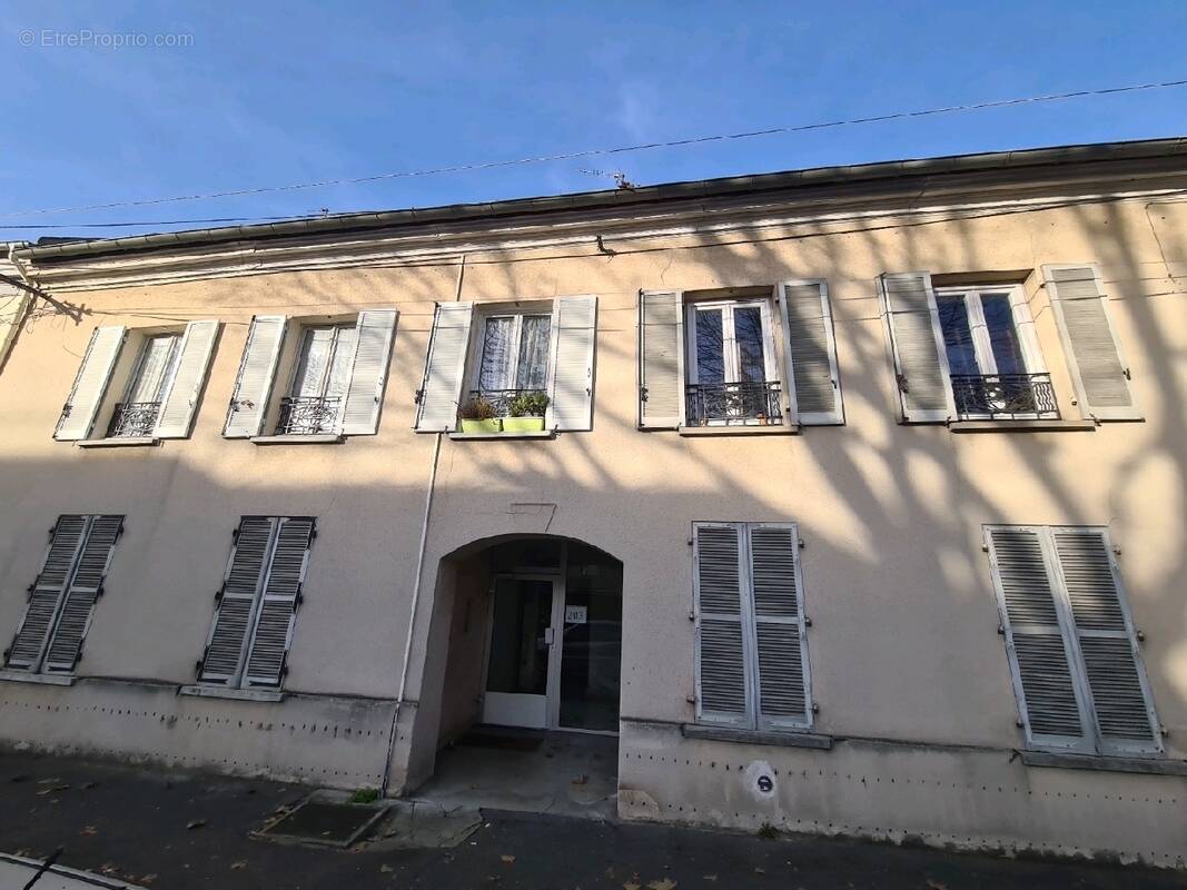 Appartement à VAUJOURS