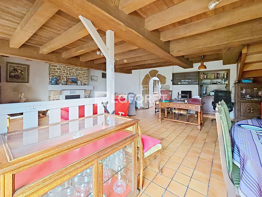 Maison à SAINT-SERVANT