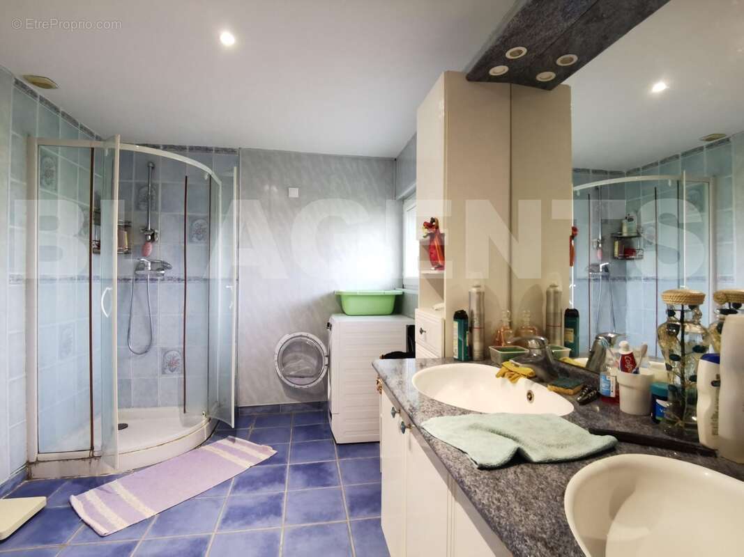 1 SDB OK - Maison à SAINT-GENES-DE-FRONSAC