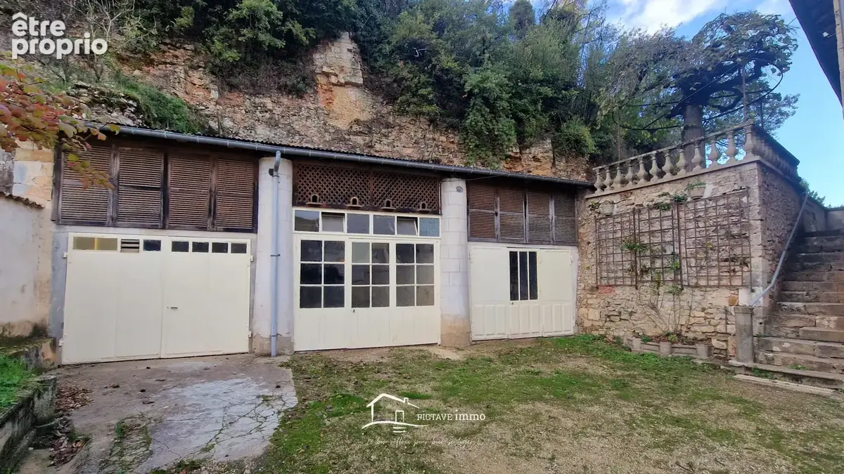 Maison de bourg spacieuse avec dépendances   Lusignan centre - photo 12