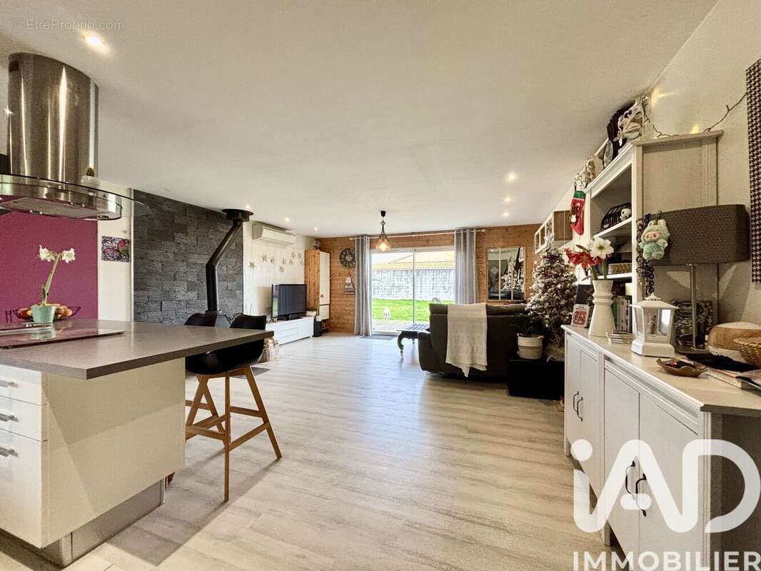 Photo 2 - Maison à BEYCHAC-ET-CAILLAU