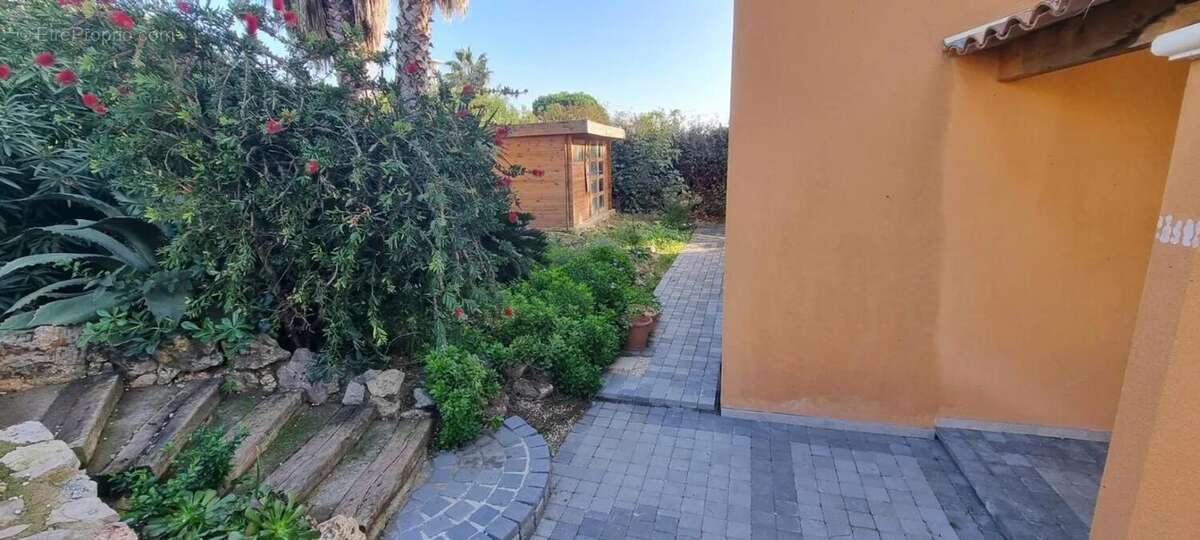 Maison à ROQUEBRUNE-SUR-ARGENS