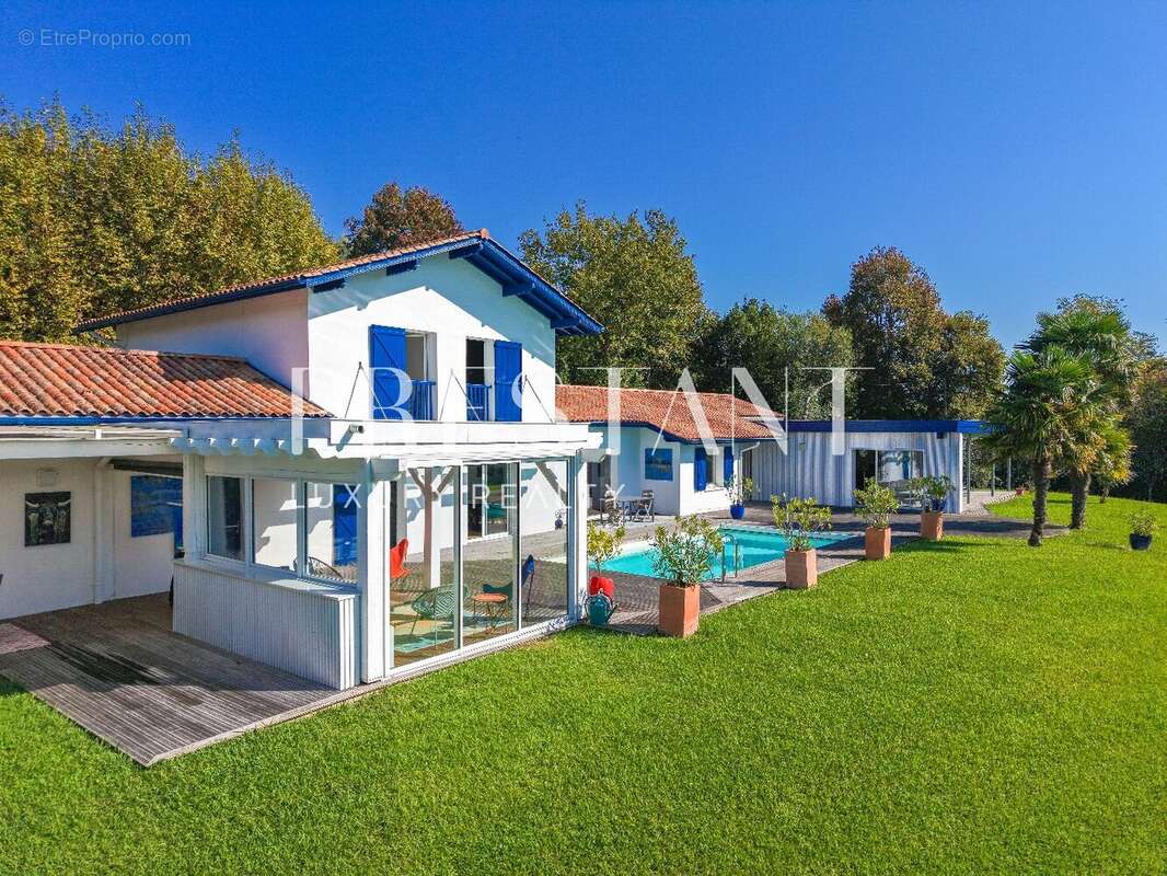 Bidart  Maison contemporaine avec piscine et vue montagne - photo 6