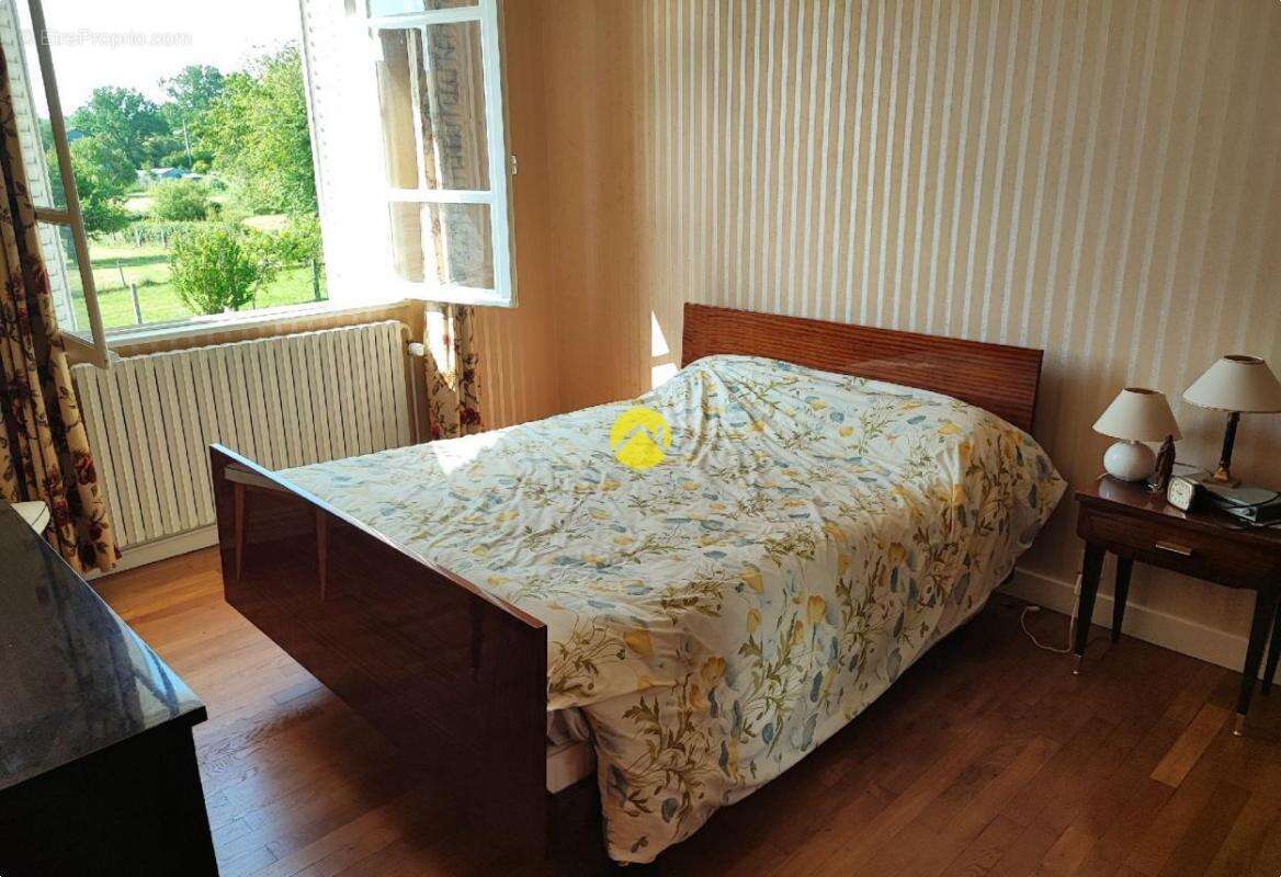 Maison à SAINT-DENIS-DE-JOUHET