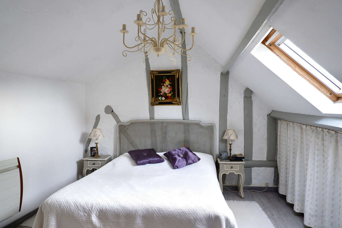 Maison à AUNAY-SOUS-CRECY