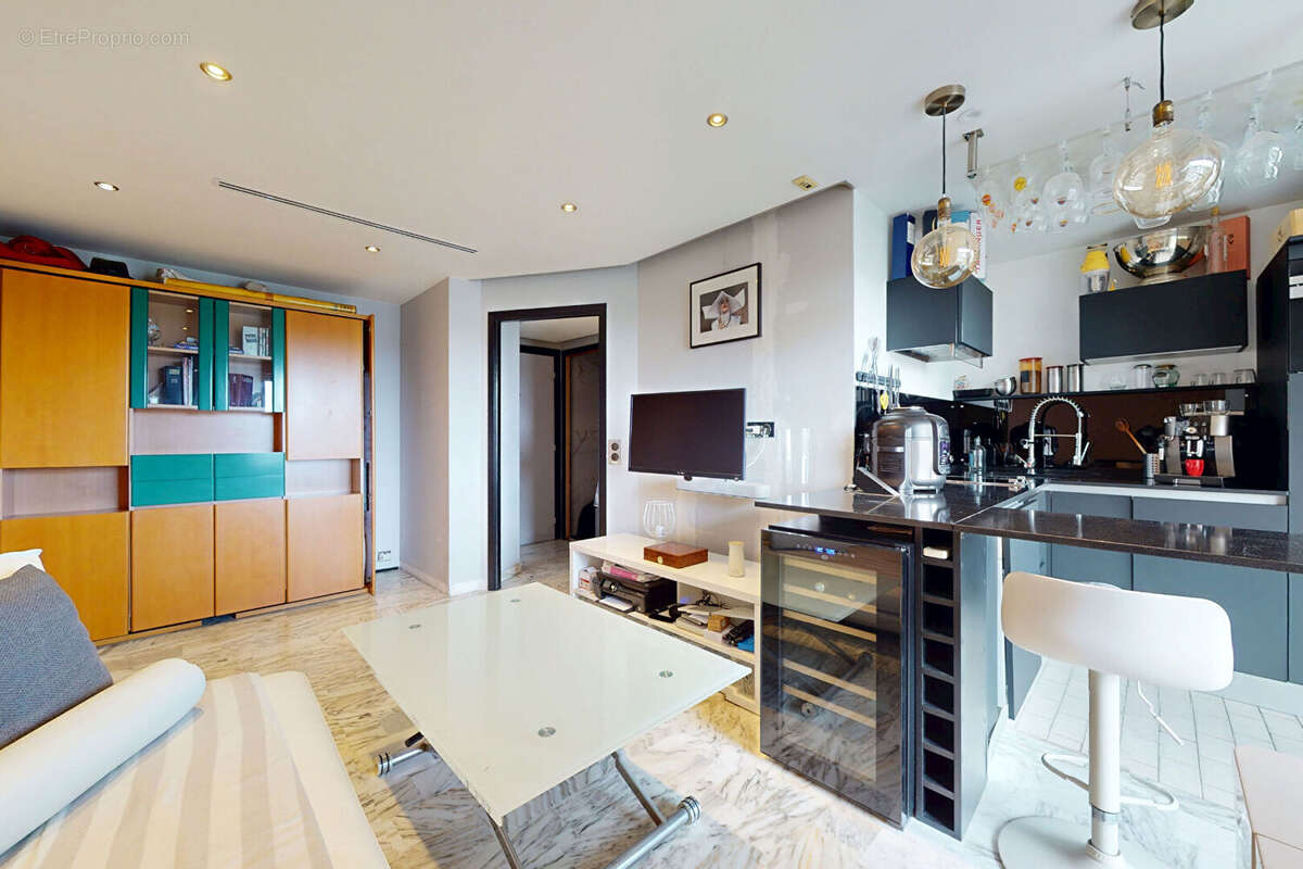 Appartement à SAINT-LAURENT-DU-VAR