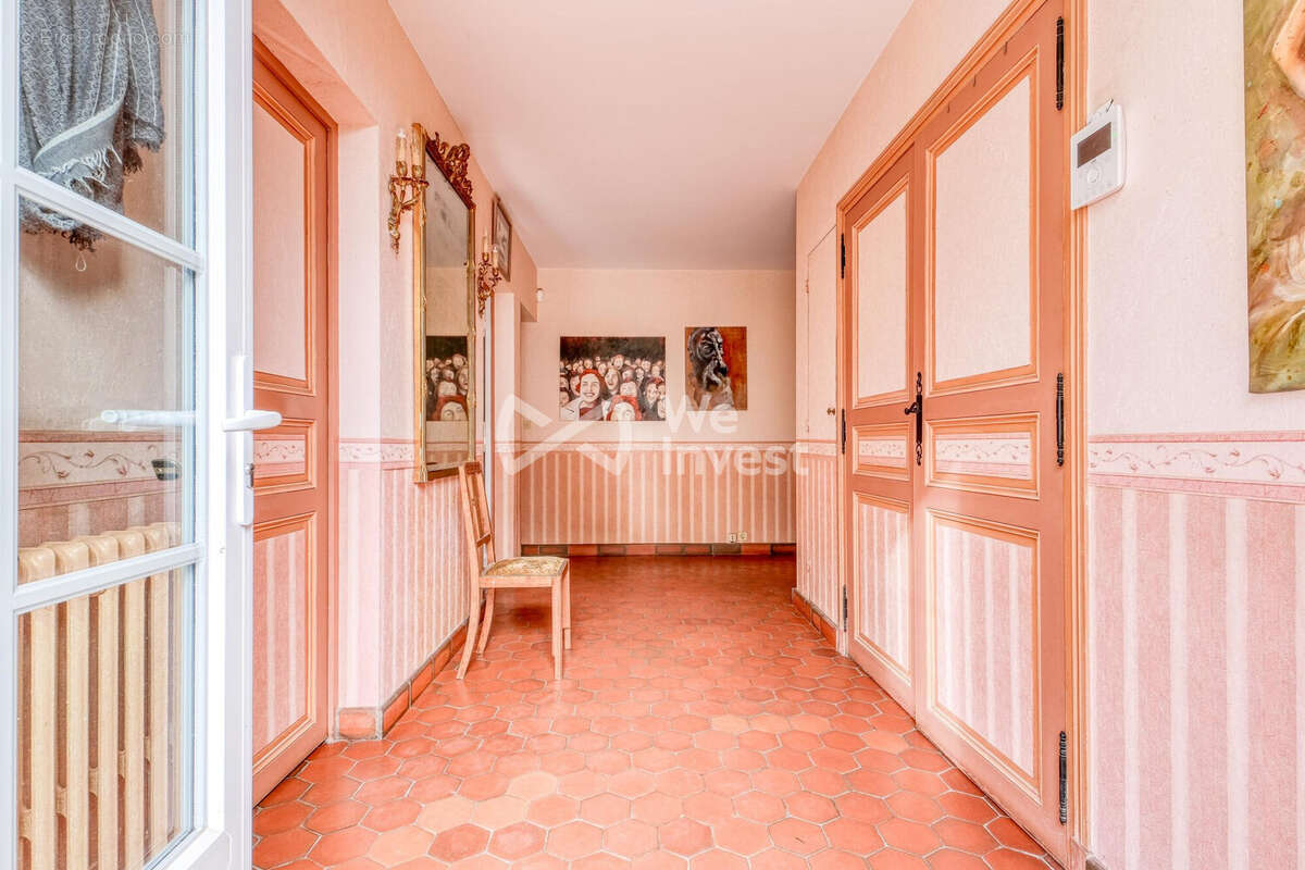 Maison 270 m² à Magny-Le-Hongre  - photo 7