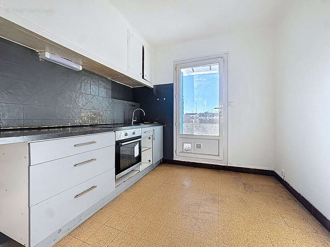 Appartement à MARSEILLE-5E