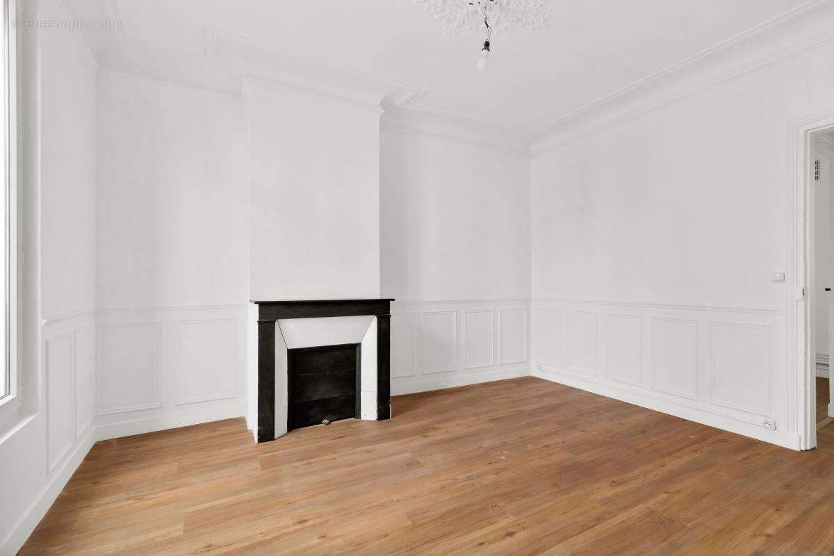 Appartement à COURBEVOIE