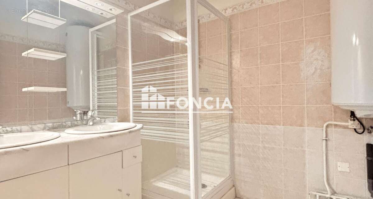 Appartement à SOLLIES-VILLE