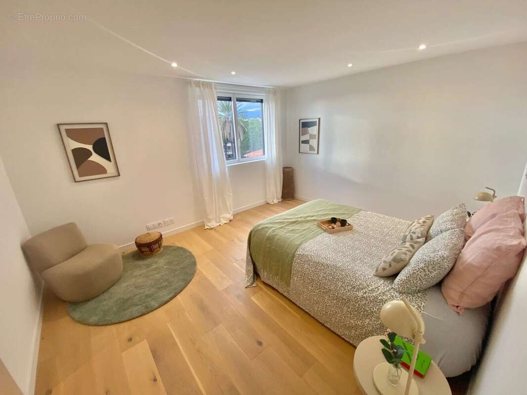 Appartement à SAINT-LAURENT-DU-VAR