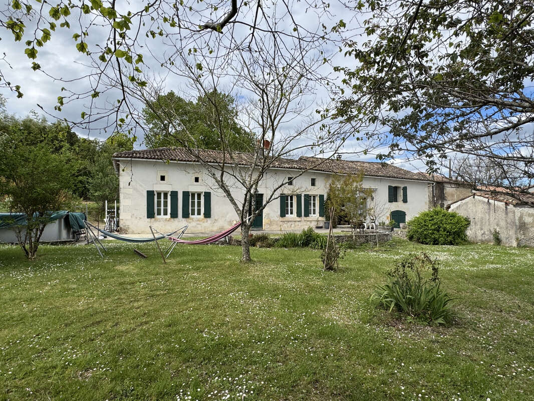 Maison à BAIGNES-SAINTE-RADEGONDE