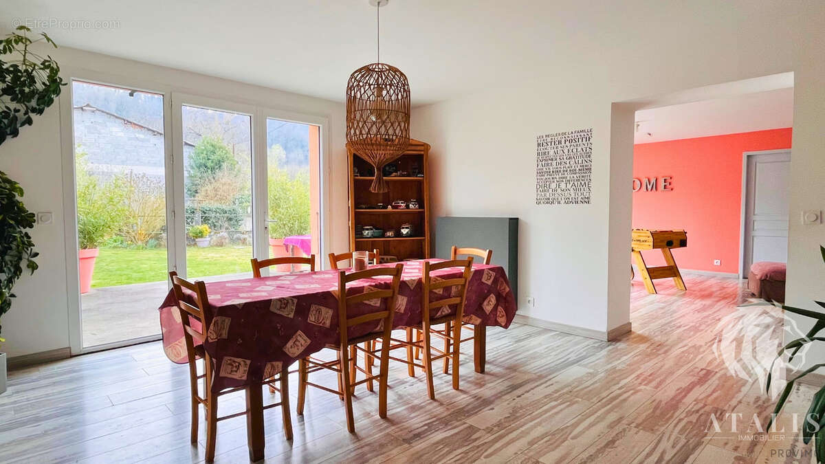 Maison à SAINT-JUST-DE-CLAIX