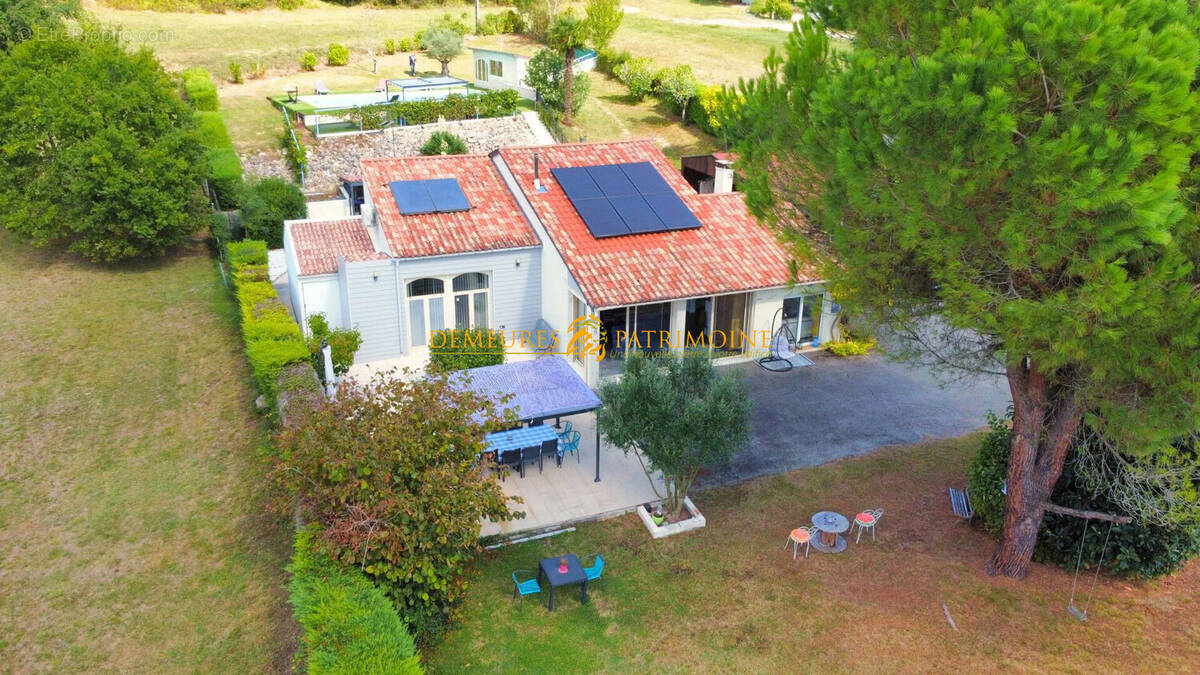 Maison à SAINT-HILAIRE-DE-LUSIGNAN