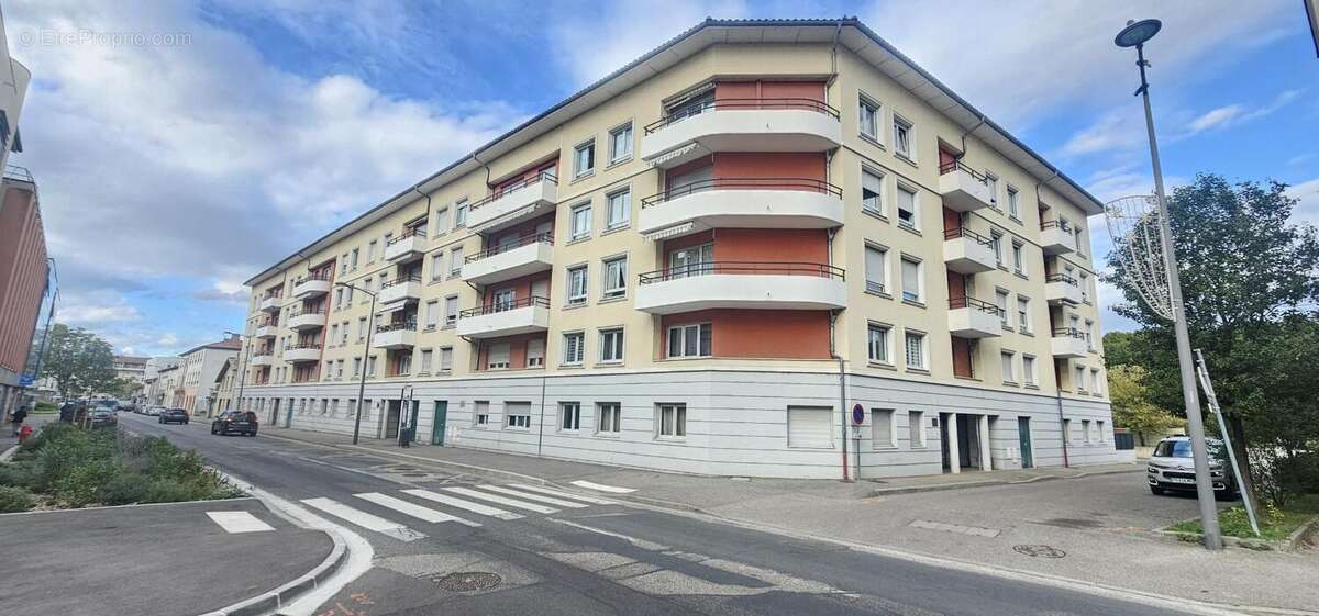 Appartement à DECINES-CHARPIEU
