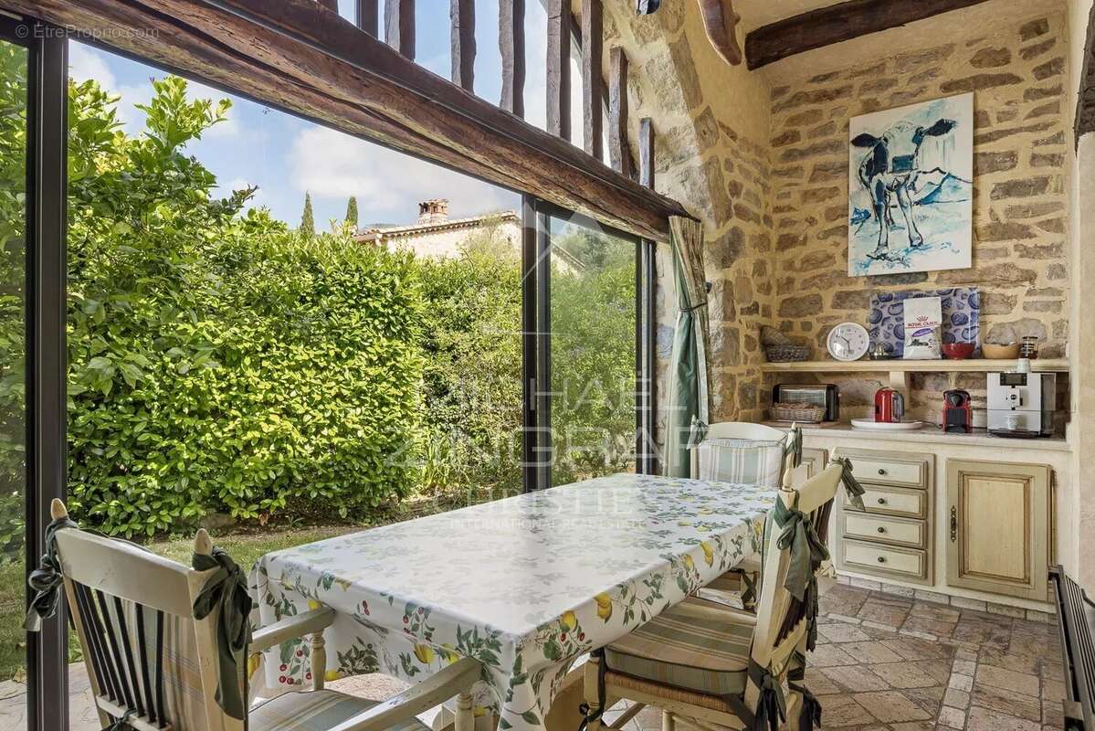 Maison à TOURRETTES-SUR-LOUP