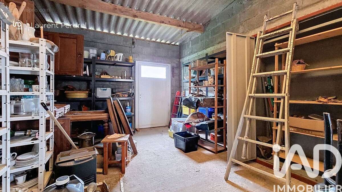 Photo 3 - Parking à CADEN