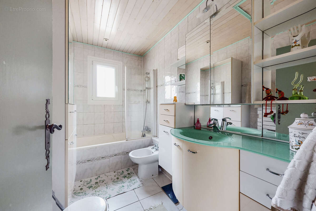 Maison à ROQUEBRUNE-SUR-ARGENS