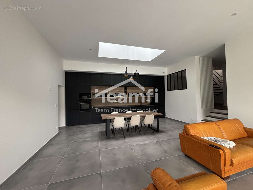 Maison à SAINT-JEAN-DE-BRAYE