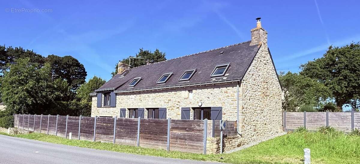 Ensemble de 2 maisons avec vues sur le Golfe - 9 PIECES - 195 M² - terrain 2140 m² - photo 2