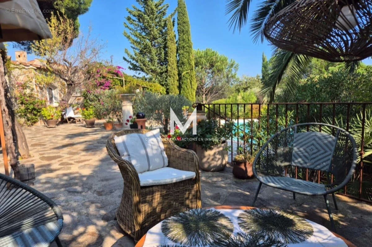 Maison à PLAN-DE-LA-TOUR