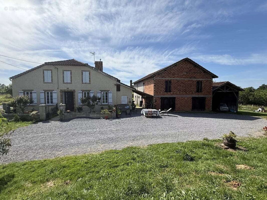 Maison à LAUJUZAN