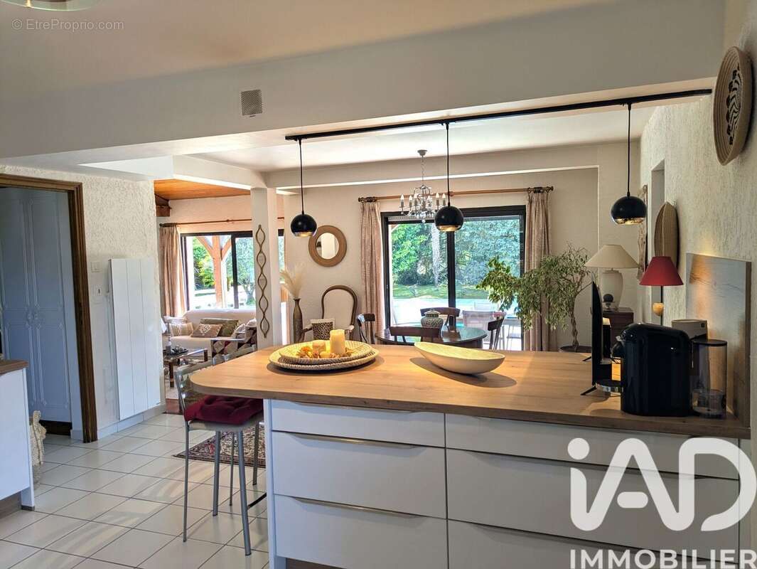Maison 140 m² à Saint-Cyprien  - photo 7