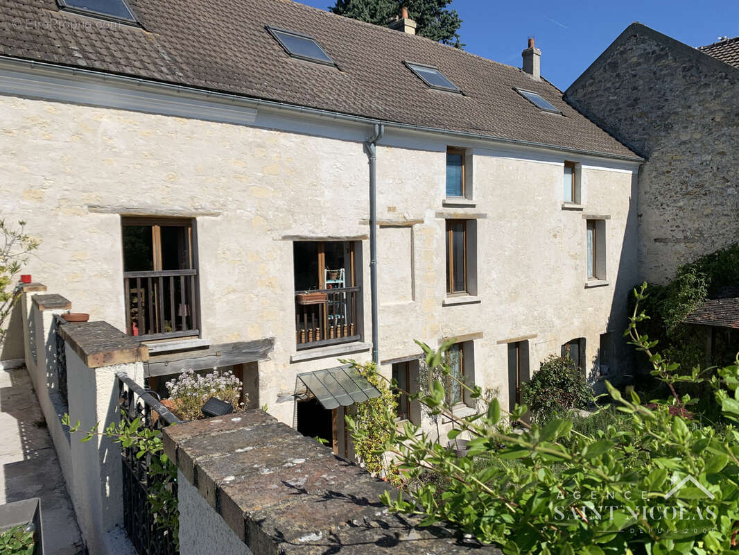 Maison à JUZIERS