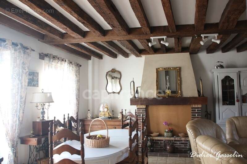 Maison à SAINT-VICTOR-DE-BUTHON