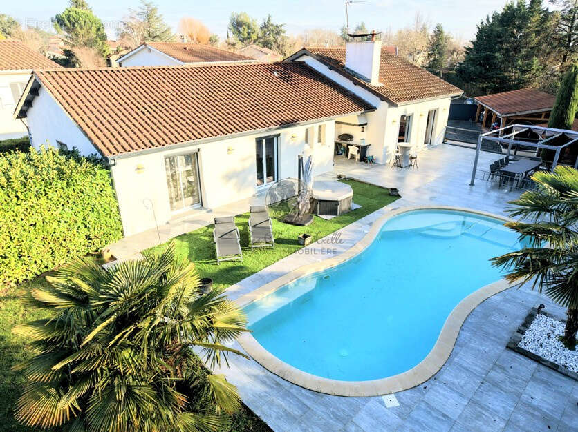 Maison à GREZIEU-LA-VARENNE