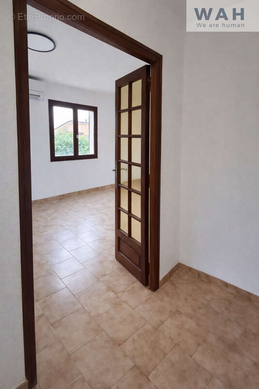 Maison à VESTRIC-ET-CANDIAC