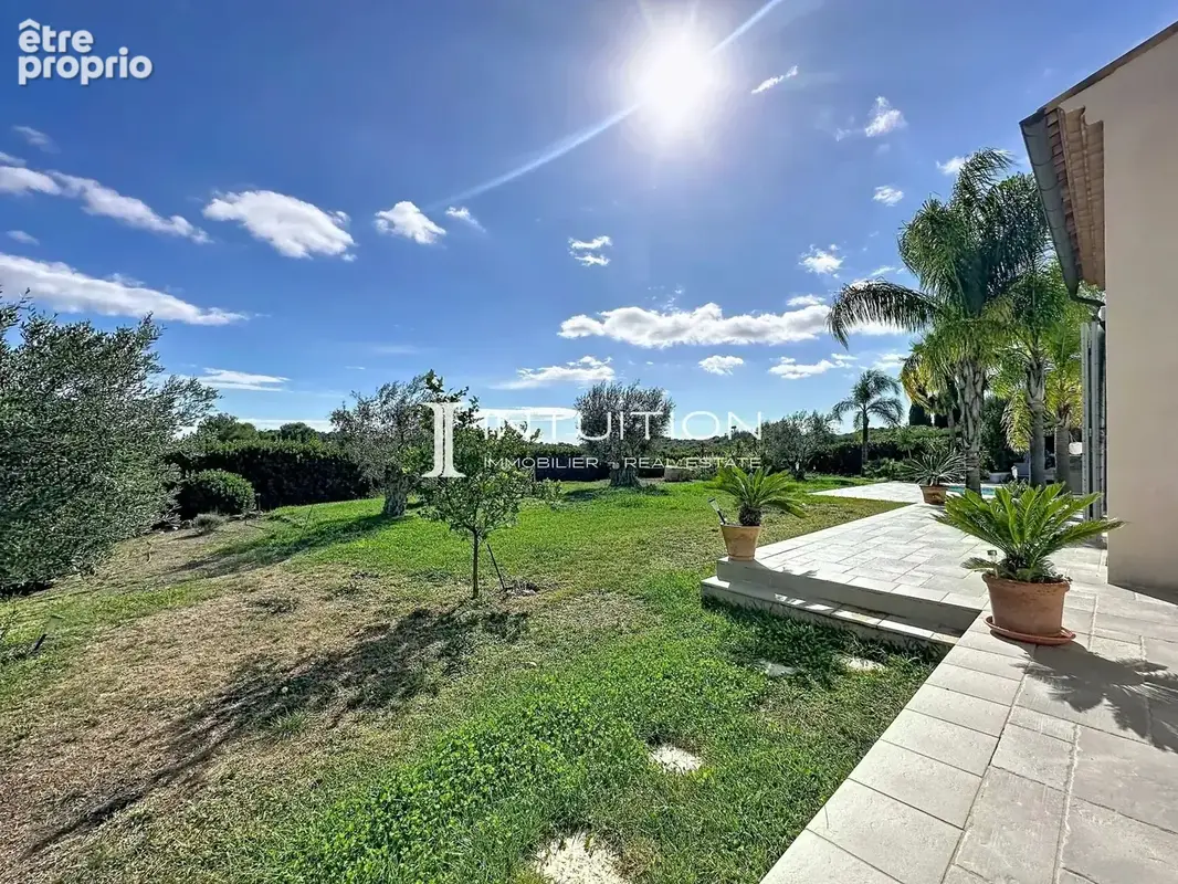 Proche Valbonne : Élégante villa avec vue panoramique et piscine - photo 3