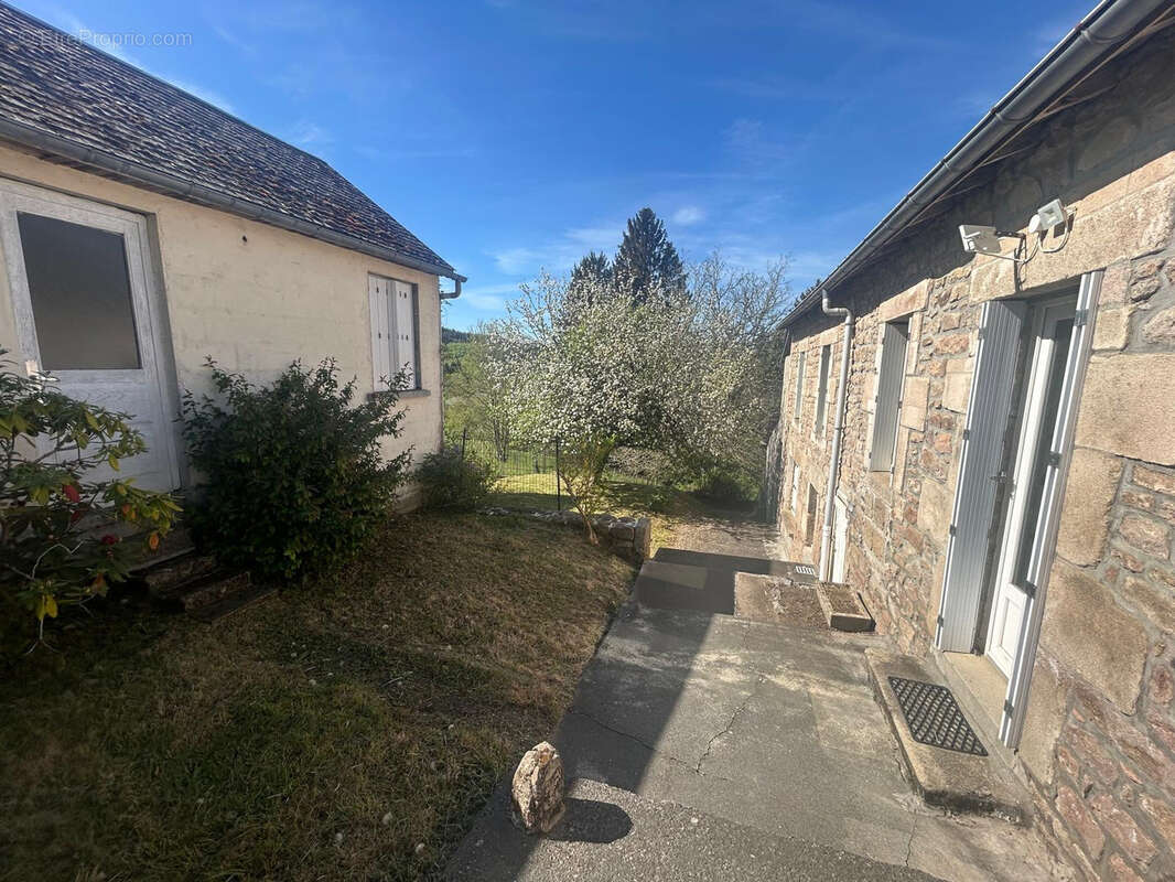 Maison à PEYRELEVADE