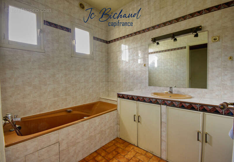 Maison à COLLONGES-AU-MONT-D&#039;OR