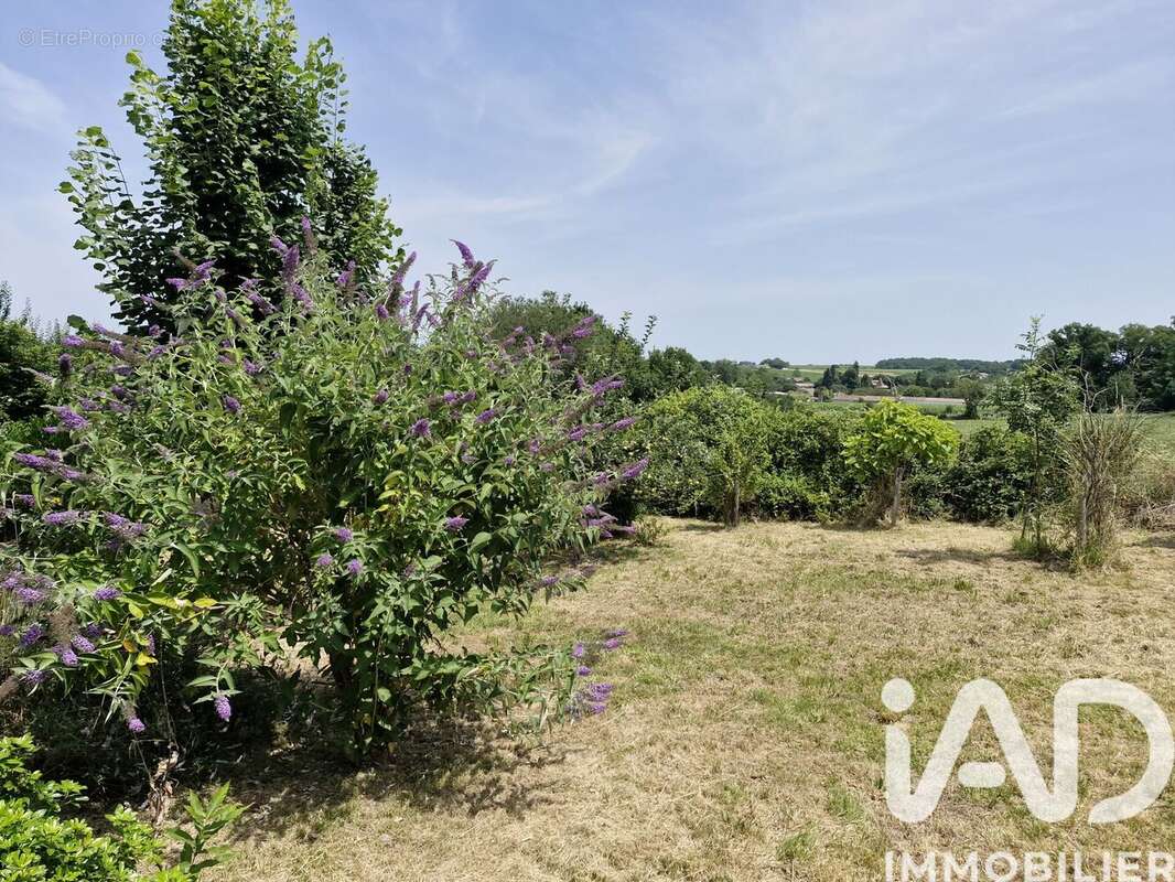 Maison 250 m² à Sainte-Radegonde  - photo 2