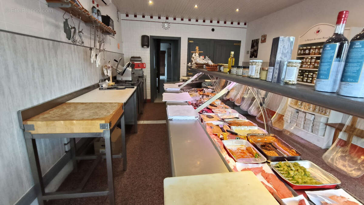 Commerce à SAINT-CHRISTOLY-DE-BLAYE