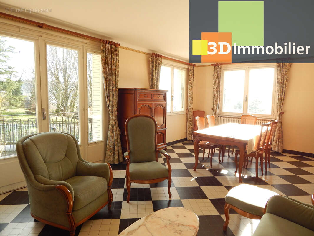 SALON SÉJOUR 28.50 M² - Maison à LONS-LE-SAUNIER