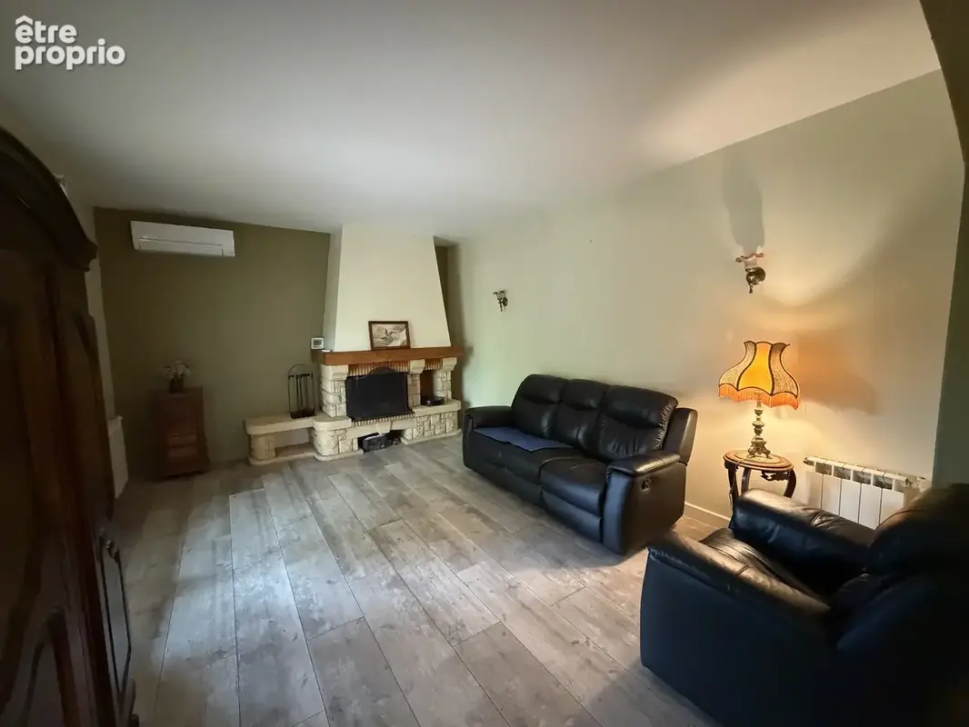 Maison sur 3 niveaux   beaux volumes, terrain et dépendances - photo 7