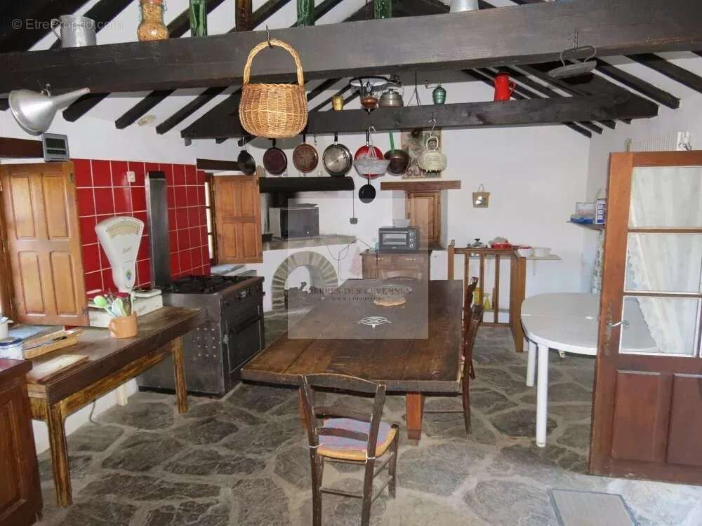 Maison à SAINT-GERMAIN-DE-CALBERTE