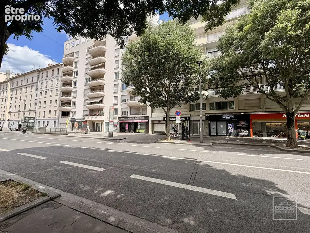 Lyon 7, debourg, t3 traversant est/ouest, 72m², garage & cave - photo 11